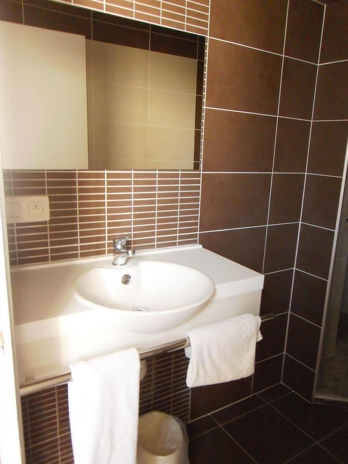 The Originals City, Hotel Dau Ly, Lyon Est Bron Eksteriør billede